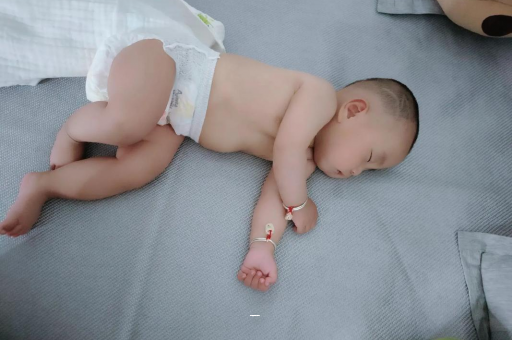 鄄城几个月宝宝可以竖抱